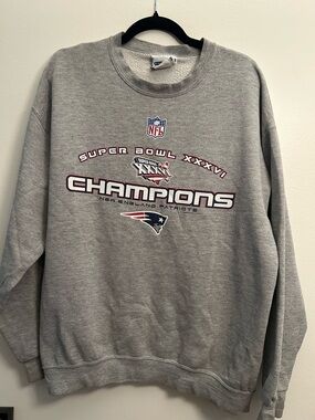 New England Patriots Super Bowl XXXVI Champions Gray Crewneck Sweatshirt